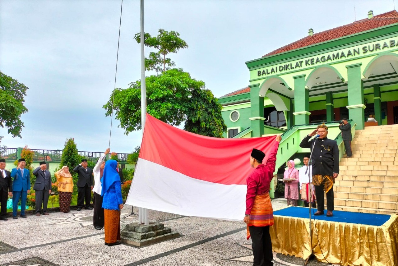 Peringati HAB ke-77, BDK Surabaya Adakan Upacara Bendera