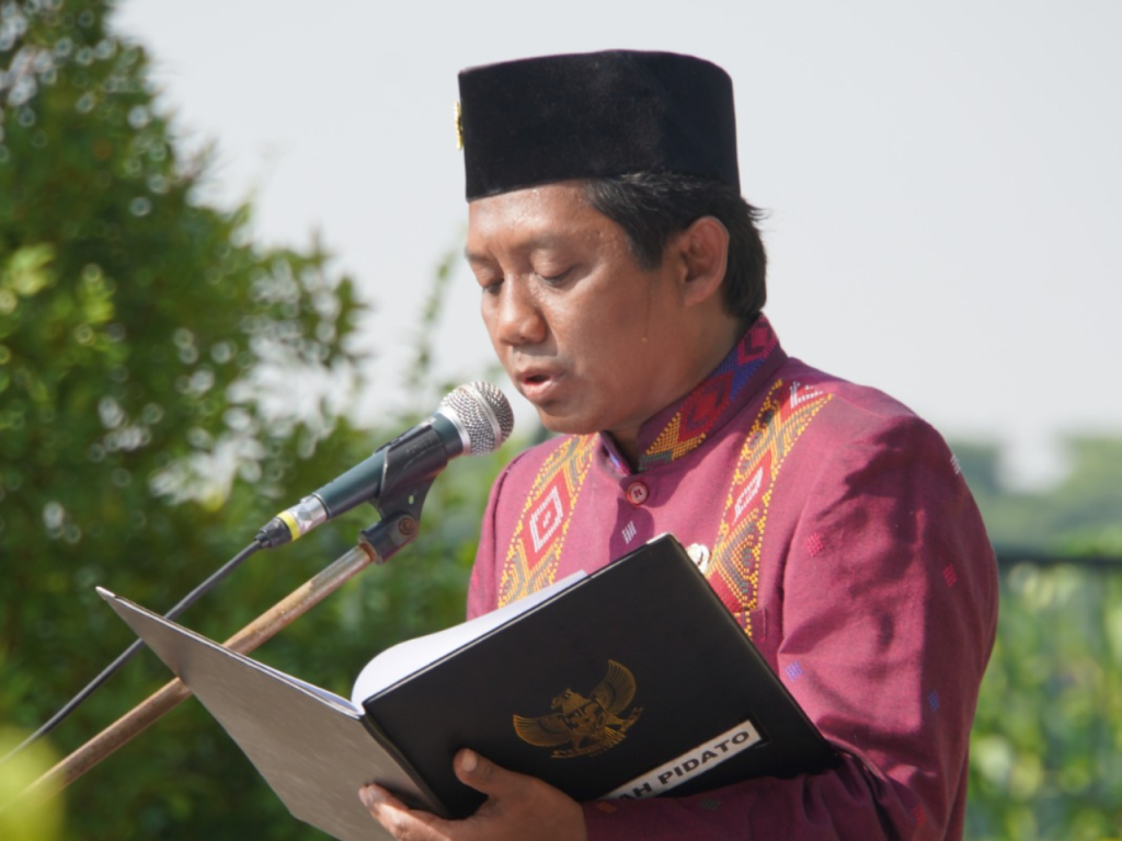 “Merawat Semesta dengan Cinta”, Tema yang Indah, tapi Bisakah Guru Bertahan di Tekanan Zaman?