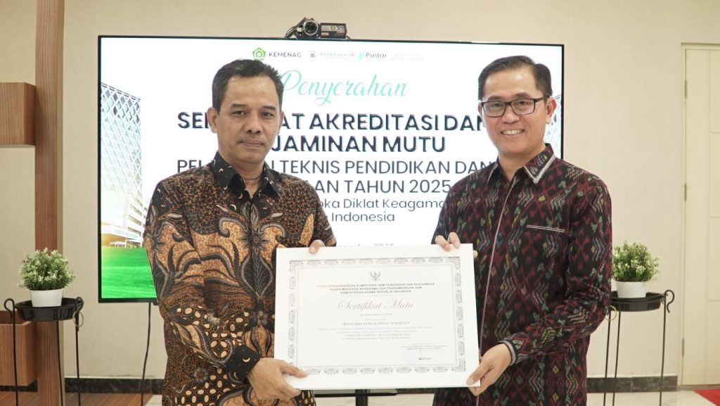 Raih Predikat Sangat Bermutu, BDK Surabaya Terima Sertifikat Penjaminan Mutu 2025